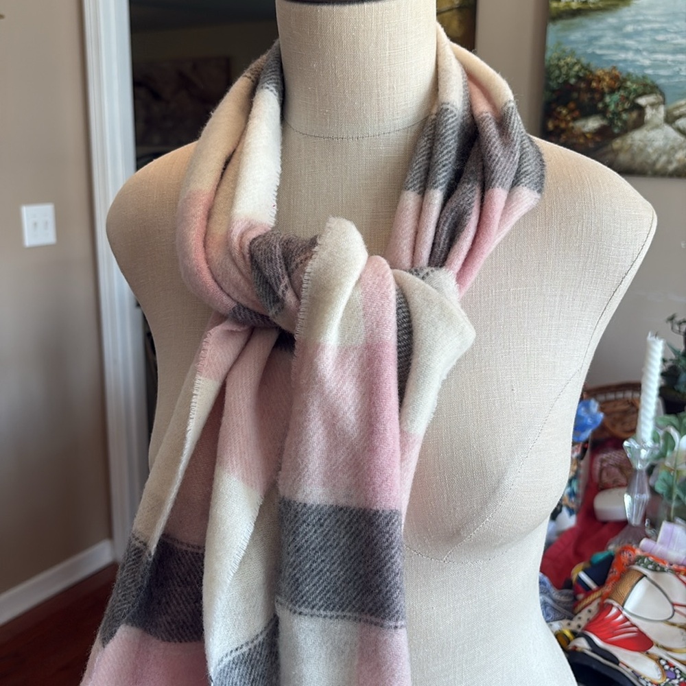 Cristina Chiti NWT Made in Italy Pink and Cream Wool Cashmere Scarf